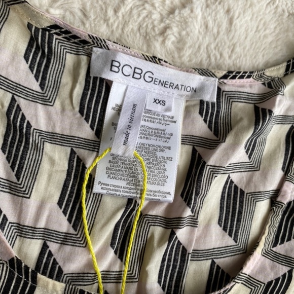 BCBGENERATION Cutout Peplum Crop Top Geometric - Picture 3 of 8